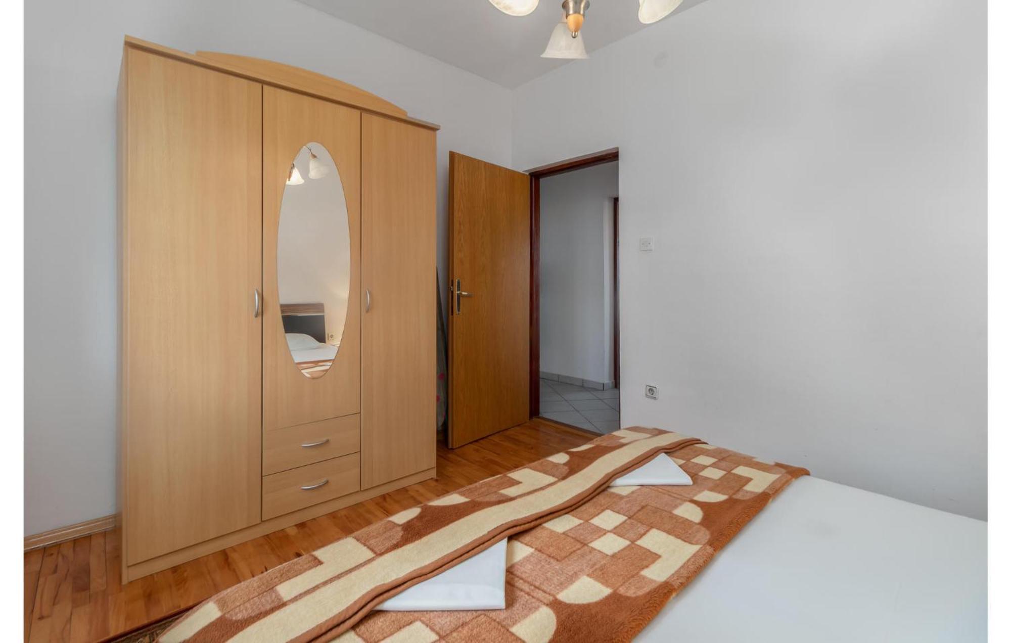 3 Bedroom Awesome Apartment In ノヴィ・ヴィノドロスキー エクステリア 写真