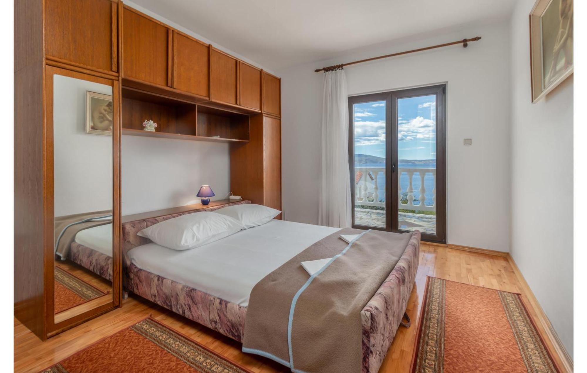 3 Bedroom Awesome Apartment In ノヴィ・ヴィノドロスキー エクステリア 写真