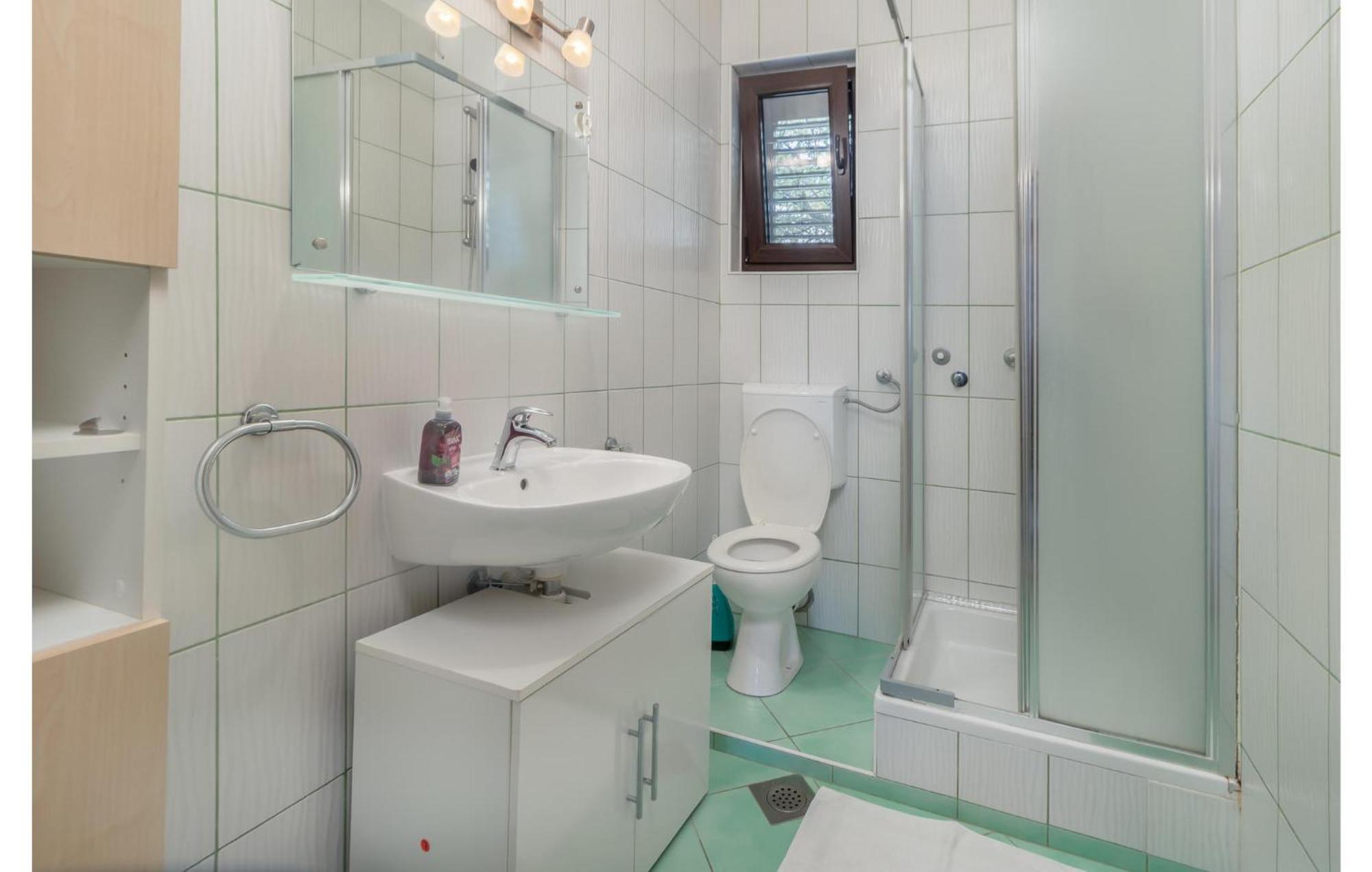 3 Bedroom Awesome Apartment In ノヴィ・ヴィノドロスキー エクステリア 写真