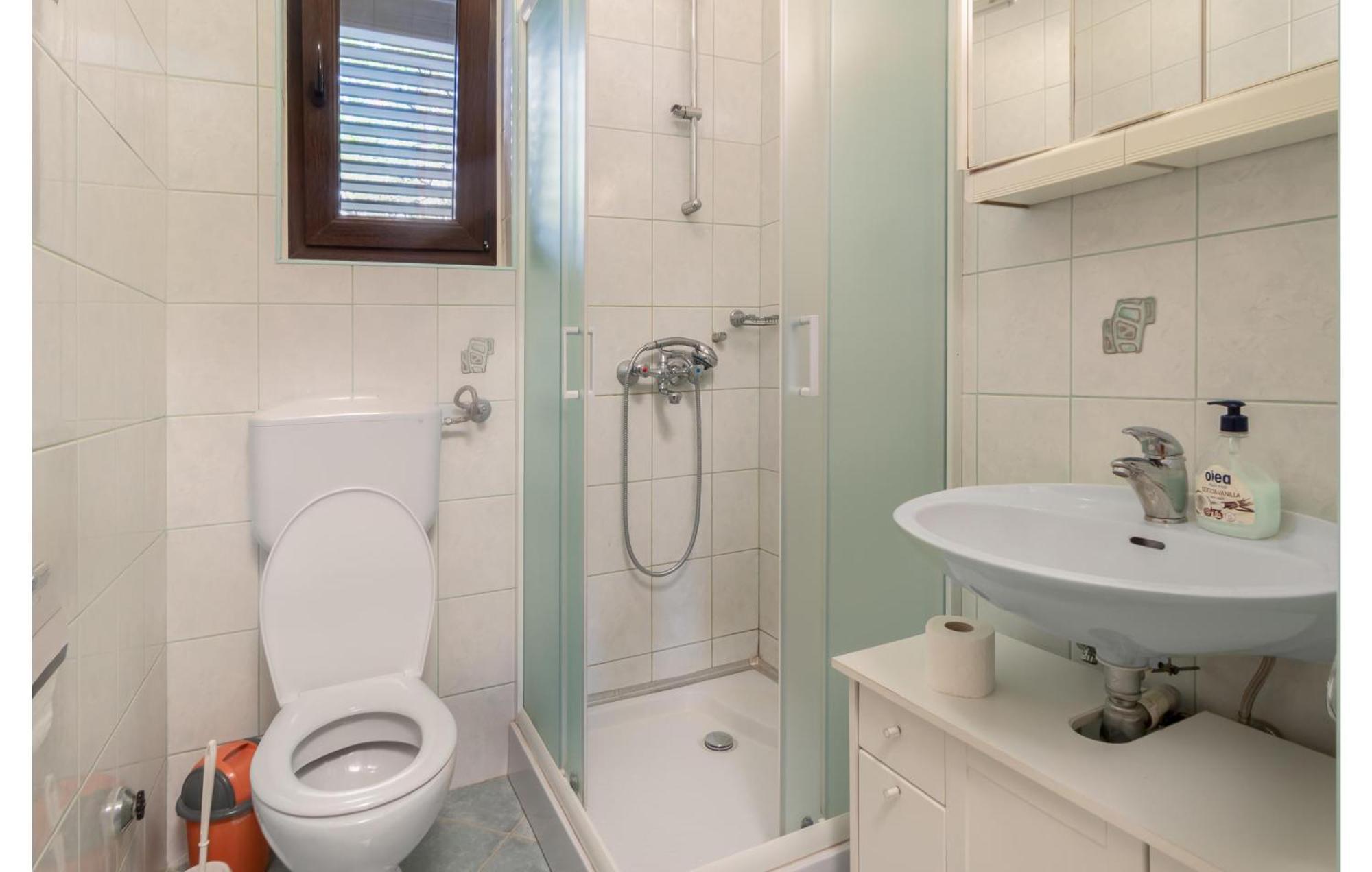 3 Bedroom Awesome Apartment In ノヴィ・ヴィノドロスキー エクステリア 写真