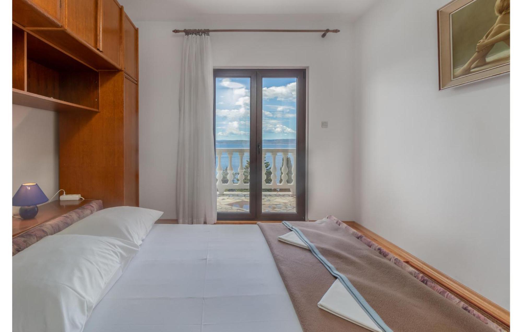 3 Bedroom Awesome Apartment In ノヴィ・ヴィノドロスキー エクステリア 写真